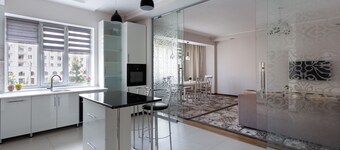 Cozy apartment in the city center: guarded yard, kids area. Near by Oloy bazaar.