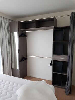 Apartamento panorâmico, 1 cama Queen, vista para o mar | 1 quarto, Wi-Fi de cortesia, roupa de cama