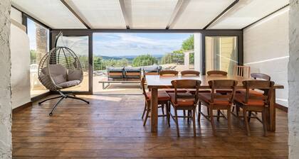 House with pool panoramic view