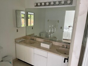 Hårtørrer, håndklæder, Sæbe, Shampoo