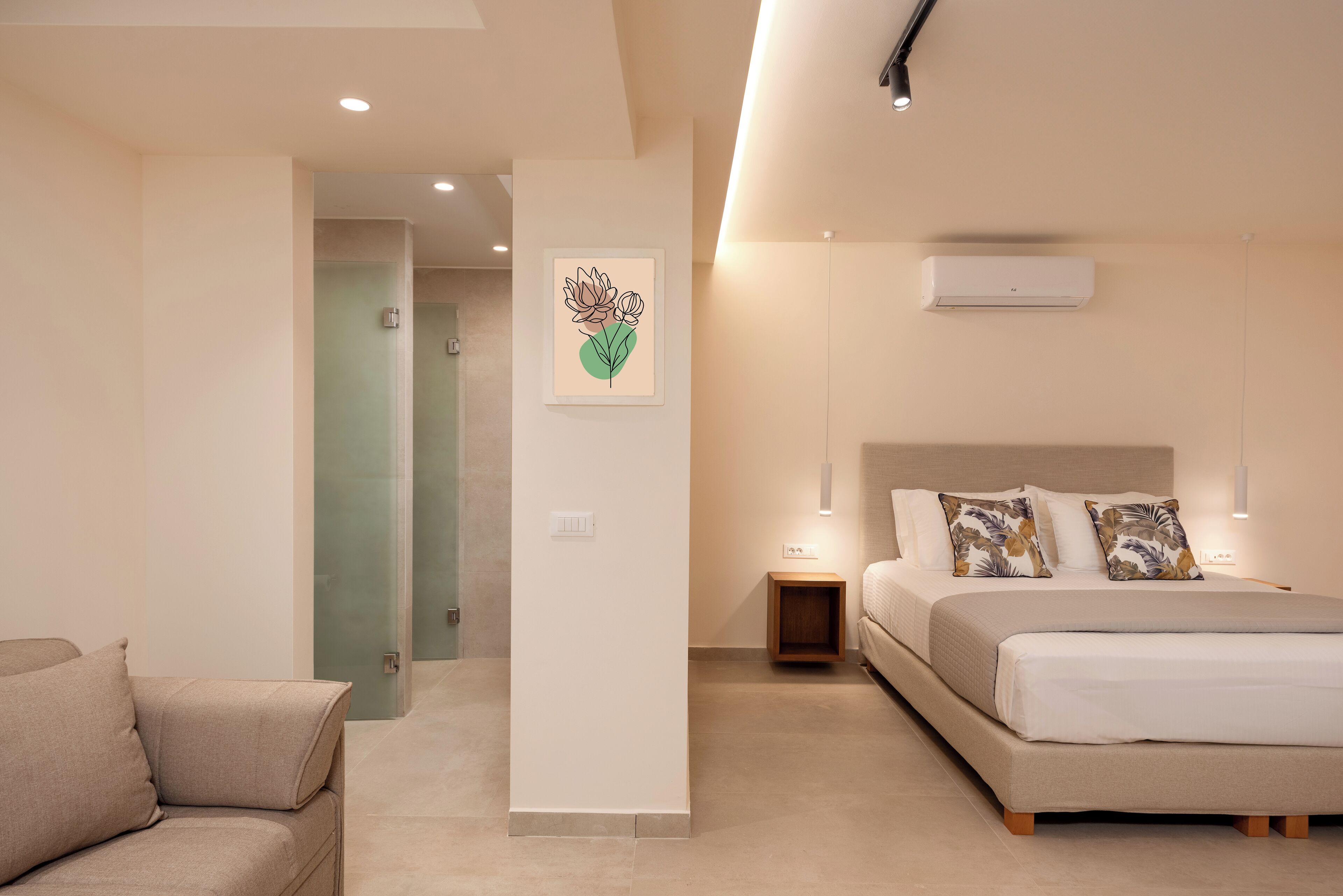 Une chambre moderne avec un lit, une table de chevet et un climatiseur fixé au mur.