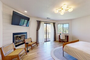 3 bedrooms, iron/ironing board, Internet, bed sheets