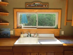 Haartrockner, Handtücher, Seife, Shampoo