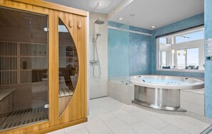 Shower - Cozy home in Kalundborg with kitchen (Kalundborg)