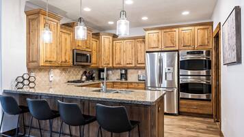 KĂŒhlschrank, Mikrowelle, Ofen, Herdplatte