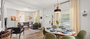 King Suite - Sleeps 8 - Pet Friendly - Porch