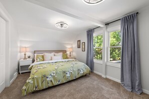 3 عدّة غرف نوم ومكتب ومكواة/لوح كي وسرير سفر