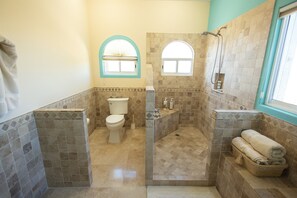 Shower, hair dryer, towels - Las Mananitas, San Jose del Cabo, Beachfront Penthouse, Oceanview from all rooms (San Jose del Cabo)
