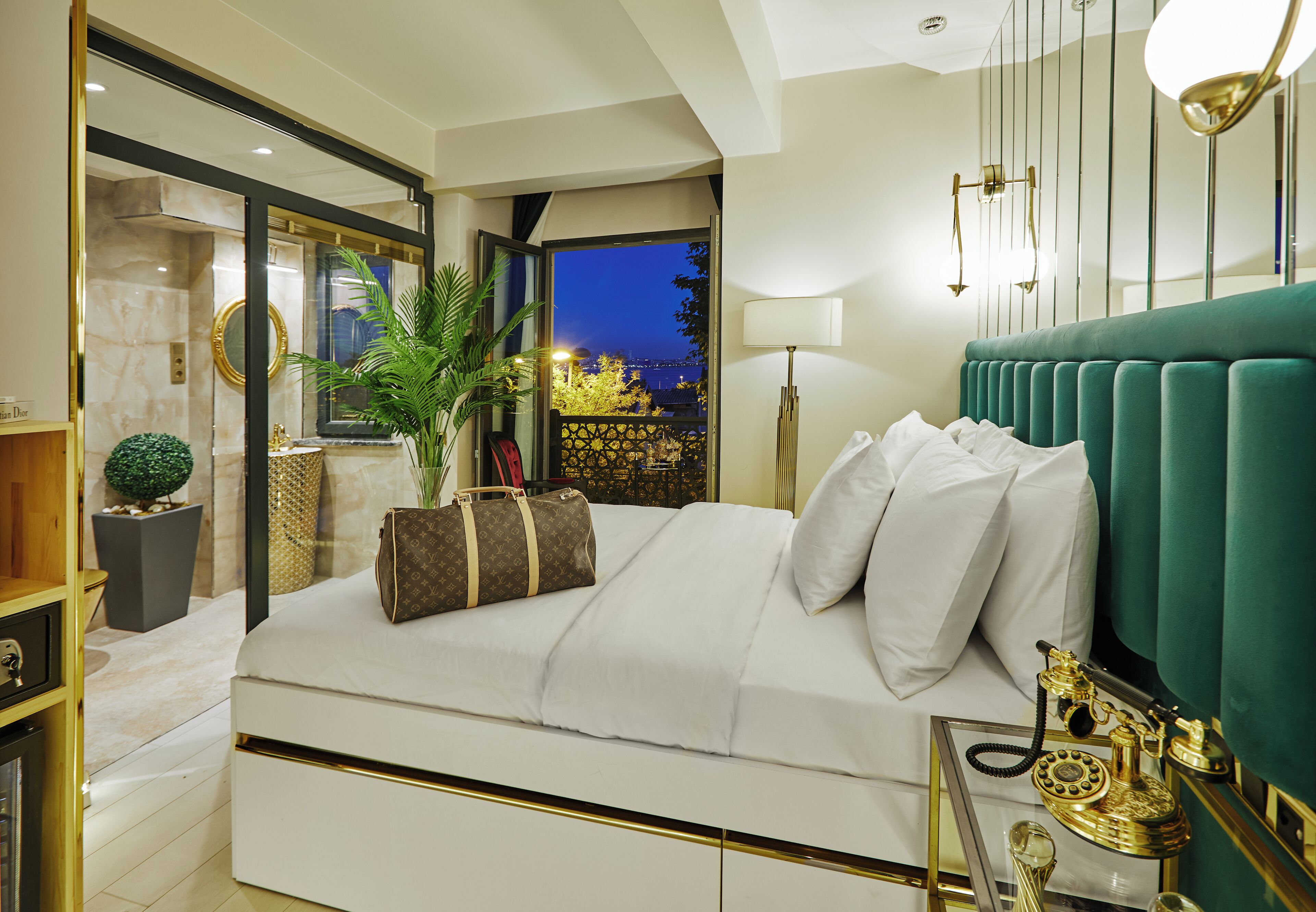 Romantic Suite, 1 Double Bed, Sea View | Soundproofing, free WiFi