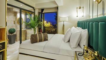 Suite romántica, 1 cama doble, vistas al mar | 1 dormitorio, sistema de insonorización, wifi gratis