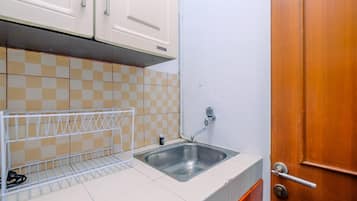 Studio | Dapur pribadi | Lemari es, kompor, dan ketel listrik