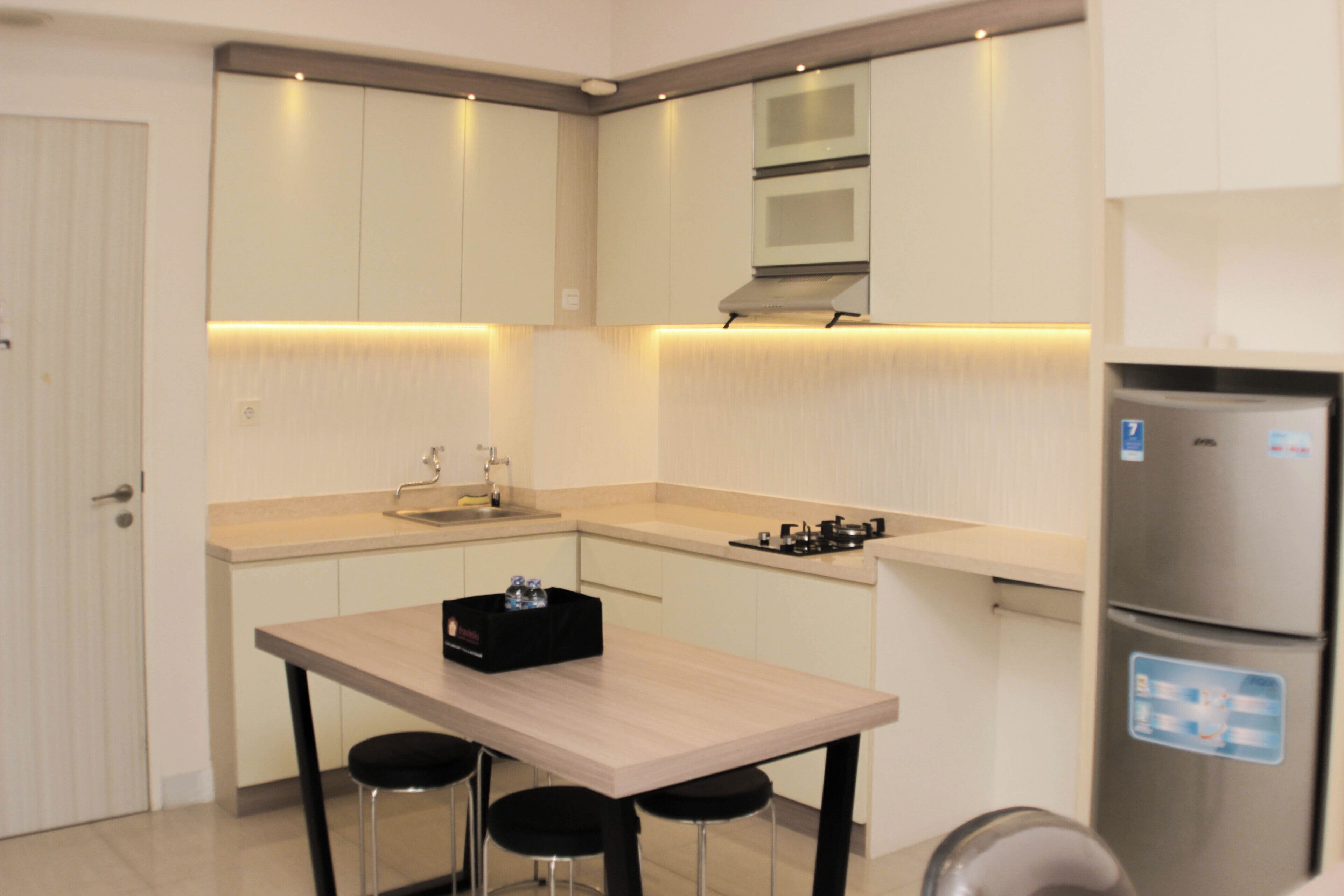 Apartment | Private kitchen | Fridge, stovetop