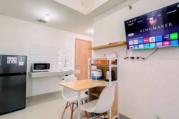 Interior - Cozy 1Br (No Kitchen) At Bandaraya - Tallasa City Makassar Apartment (Makassar)