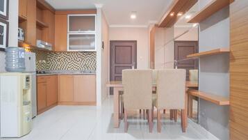 Apartamento | Cocina privada | Frigorífico y placa de cocina