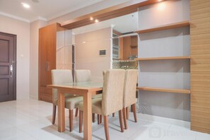 Apartment | In-room dining - Comfort And Simply Look 1Br At Bellezza Apartment (Jakarta)