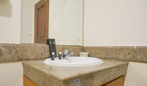 Bathroom - Comfort And Simply Look 1Br At Bellezza Apartment (Jakarta)