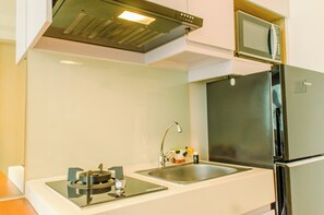 Private kitchen - Comfort And Minimalist 1Br At Tree Park City Bsd Apartment (South Tangerang)