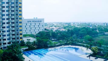 Hồ bơi ngoài trời