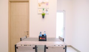 In-room dining - Comfort And Nice 2Br At Tokyo Riverside Pik 2 Apartment (Teluknaga)