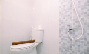 Apartemen | Kamar mandi | Shower, handuk, sabun, dan sampo