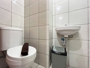 Apartment | Bathroom | Shower, towels, soap, shampoo - Restful 1Br (No Kitchen) Bandaraya - Tallasa City Makassar Apartment (Makassar)