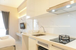 Studio | Private kitchen - Good And Modern Studio At Sky House Alam Sutera Apartment (Tangerang)