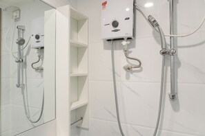 Bathroom - Comfort Stay Studio Sky House Alam Sutera Near Ikea Apartment (Tangerang)