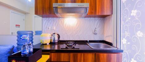 Apartment | Private kitchen | Fridge, stovetop, electric kettle, rice cooker
