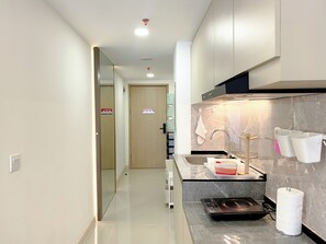 Apartment | Eigene Küche | Kühlschrank, Herdplatte, Reiskocher, Esstisch