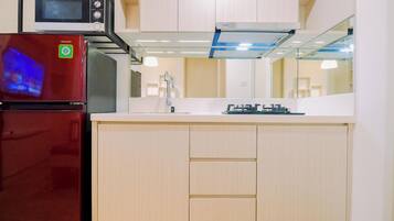 Apartemen | Dapur pribadi | Lemari es besar, microwave, kompor, dan ketel listrik