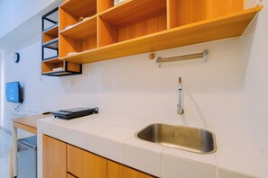Private kitchen - Good Deal And Simply Studio Tokyo Riverside Pik 2 Apartment (Teluknaga)