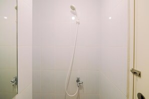 Studio | Bathroom | Shower, towels - Good Deal And Simply Studio Tokyo Riverside Pik 2 Apartment (Teluknaga)