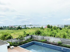 Kolam renang outdoor
