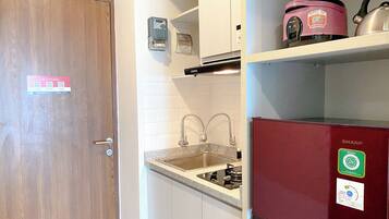 Studio | Private kitchen | Fridge, stovetop