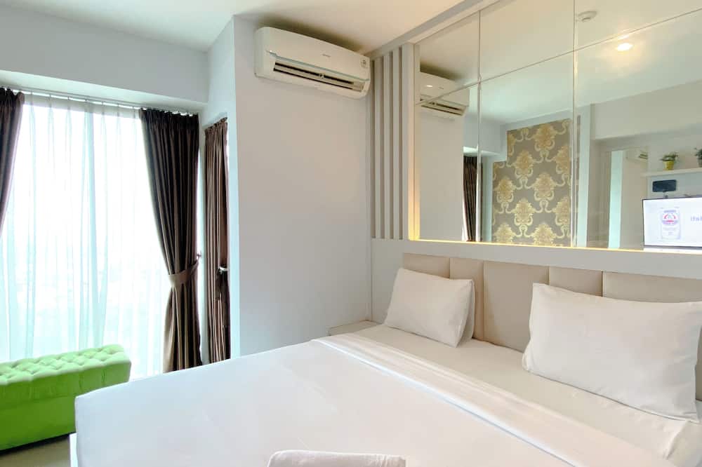 Minimalist Studio Grand Kamala Lagoon Apartment