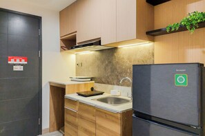 Studio | Private kitchen - Restful And Cozy Stay Studio With Balcon At Collins Boulevard Apartment (Tangerang)