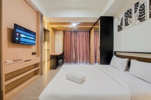 Studio - Restful And Cozy Stay Studio With Balcon At Collins Boulevard Apartment (Tangerang)