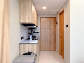 Studio | Private kitchen | Stovetop, electric kettle - Modern Look Studio at LRT City Jatibening Apartment (Bekasi)