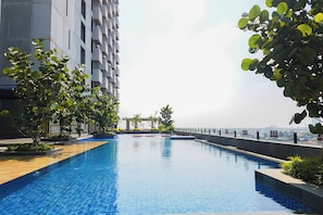 Outdoor pool - Best Deal And Homey Studio Apartment Tree Park City Cikokol (Tangerang)