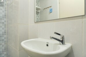 Bathroom - Comfy And Best Deal Studio At Tokyo Riverside Pik 2 Apartment (Teluknaga)