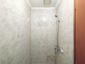 Studio | Bathroom | Shower, towels - Strategic And Comfortable Studio Room At Galeri Ciumbuleuit 1 Apartment (Bandung)