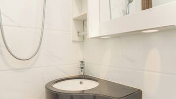 Studio | Bathroom