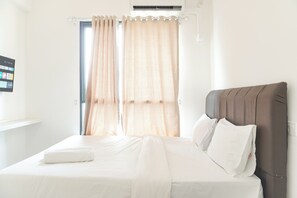 Studio | Minibar, free WiFi - Furnished And Cozy Studio Sky House Alam Sutera Apartment (Tangerang)