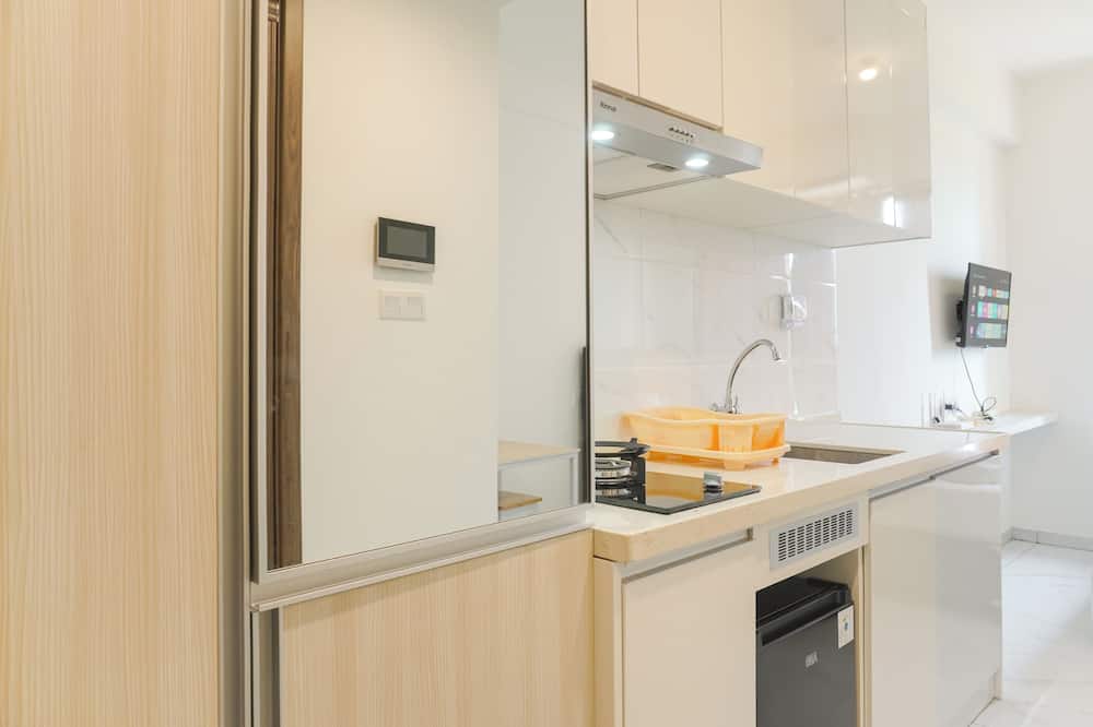 Furnished And Cozy Studio Sky House Alam Sutera Apartment