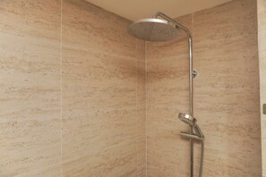 Apartment | Bathroom | Shower, towels - Modern Look And Comfy 2Br Gold Coast Apartment (Jakarta)