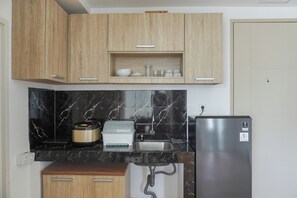 Private kitchen - Good Deal Big Studio At Tokyo Riverside Pik 2 Apartment (Teluknaga)