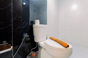 Appartement | Salle de bain | Douche, serviettes fournies