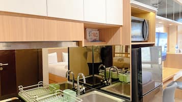Studio | Private kitchen | Full-sized fridge, microwave, stovetop, electric kettle