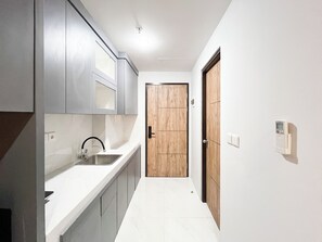 Studio | Private kitchen | Full-size fridge, stovetop, electric kettle