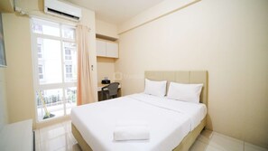 Studio | Free WiFi - Simple And Comfortable Living Studio At Bale Hinggil Apartment (Surabaya)